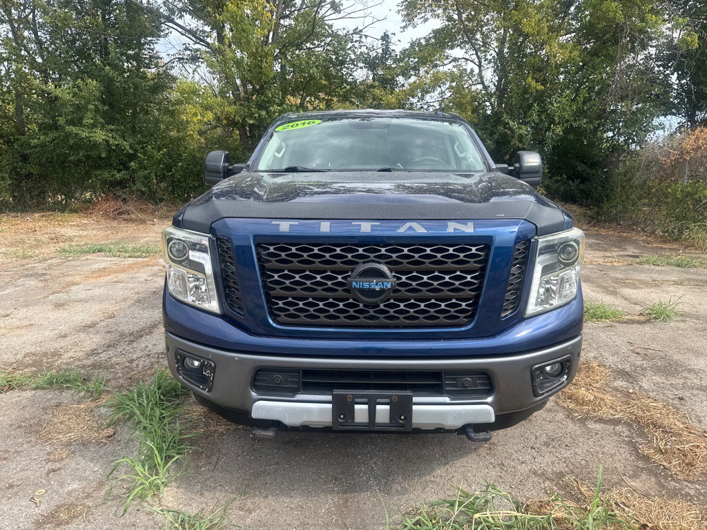 2016 Nissan Titan Image 2
