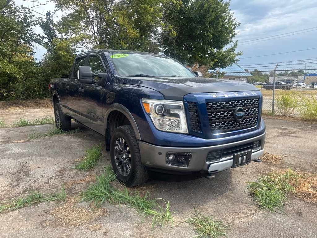 2016 Nissan Titan Image 3
