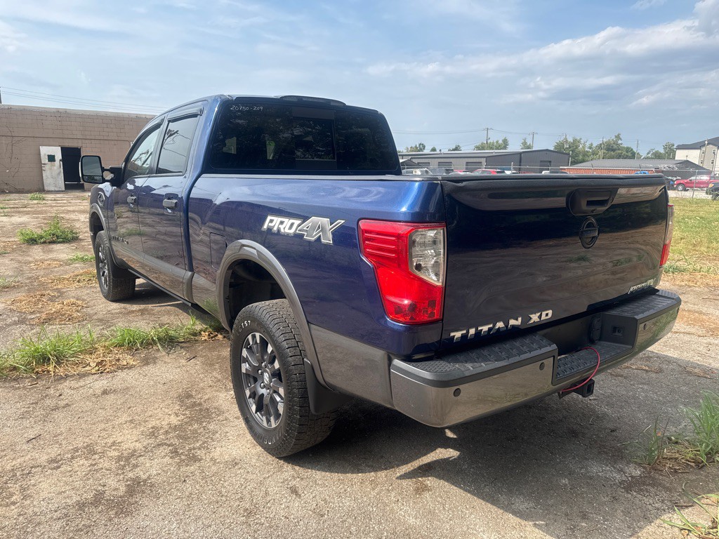 2016 Nissan Titan Image 6