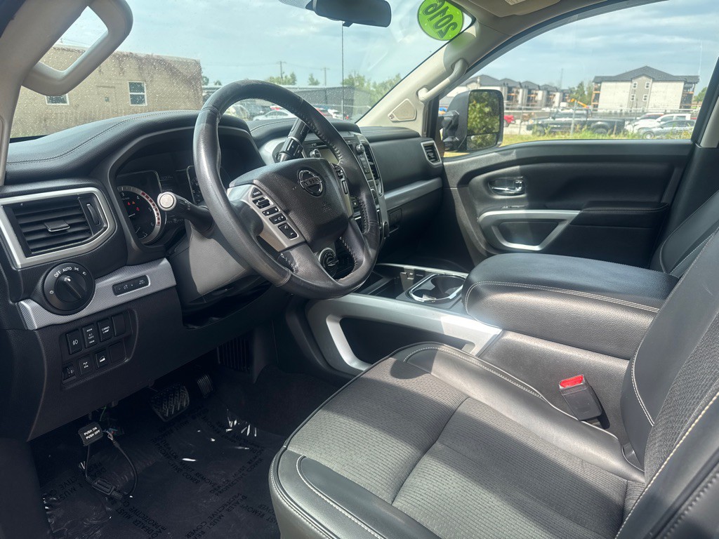 2016 Nissan Titan Image 8