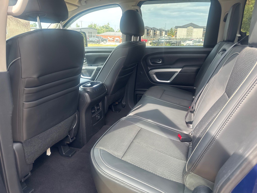 2016 Nissan Titan Image 9