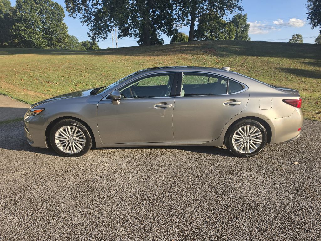 2017 Lexus ES Image 3