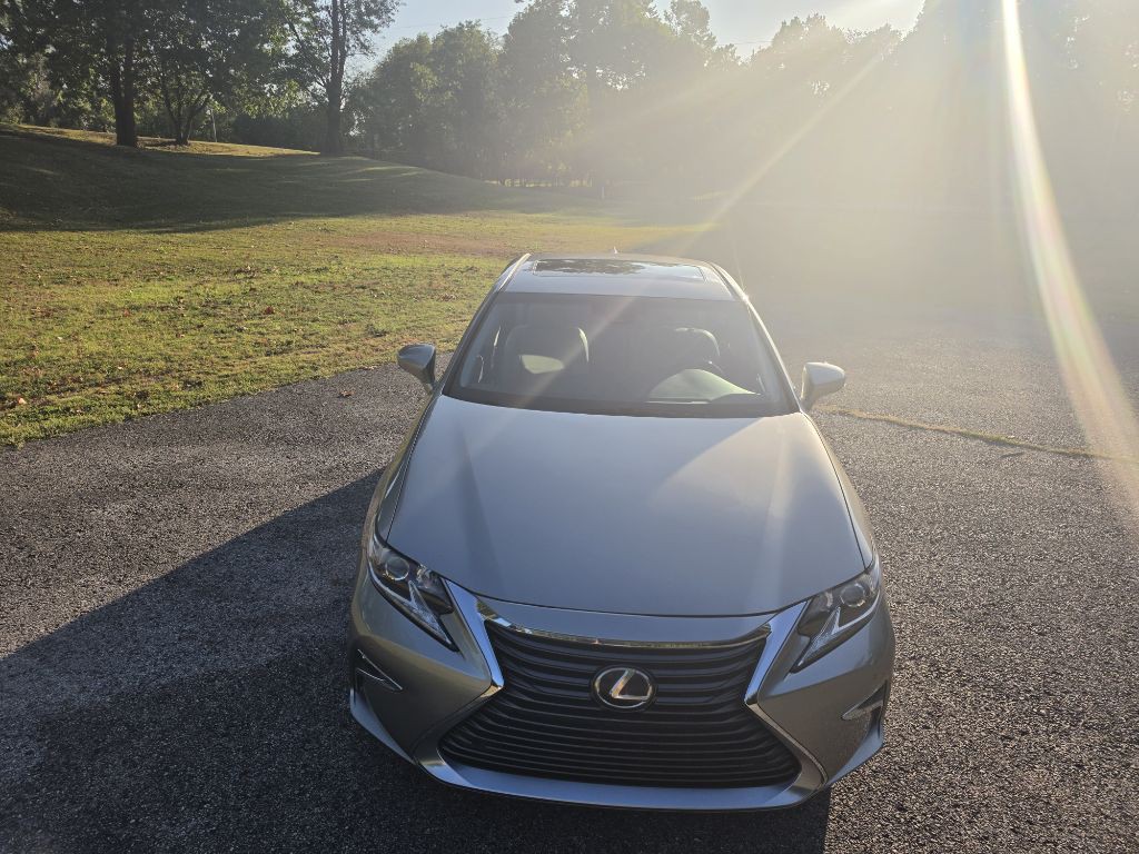2017 Lexus ES Image 4