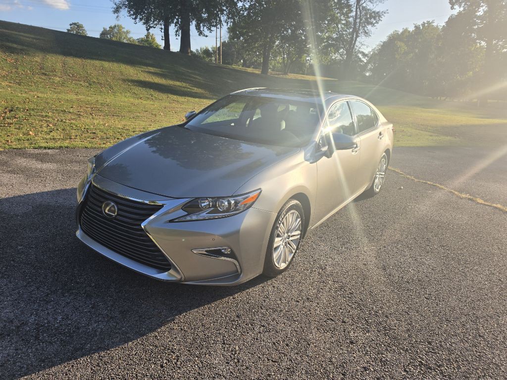 2017 Lexus ES Image 5