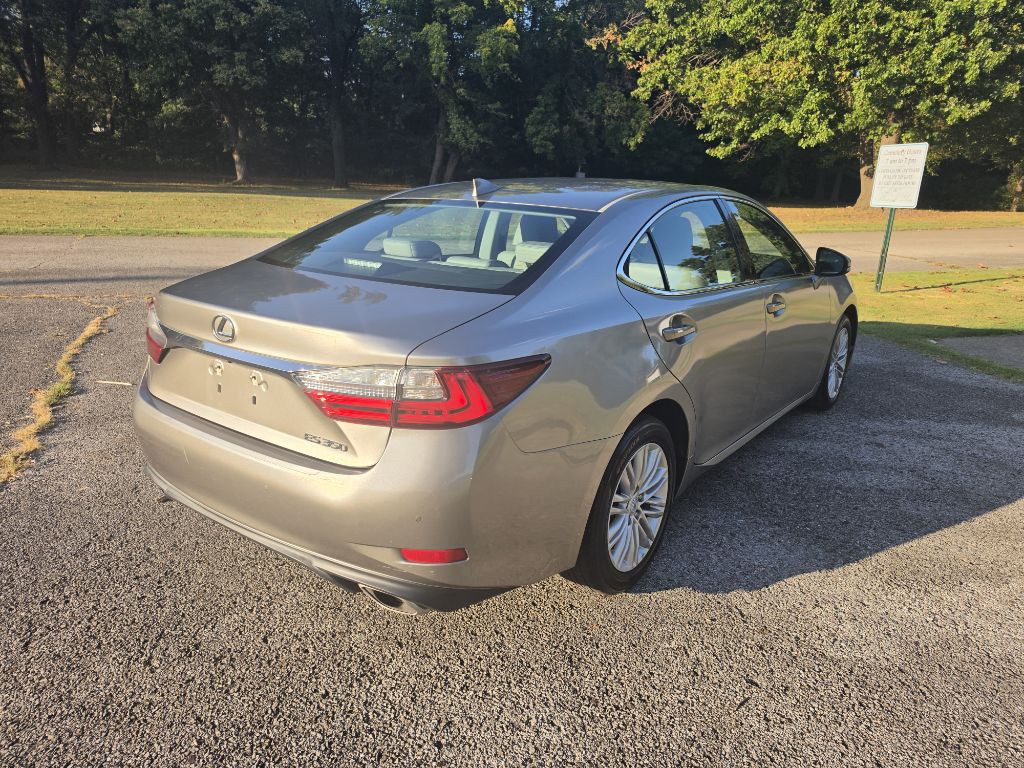 2017 Lexus ES Image 8