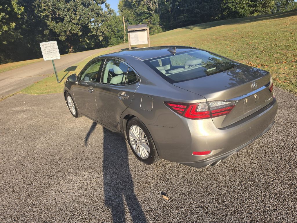 2017 Lexus ES Image 9