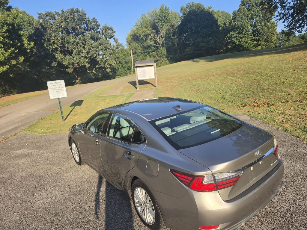 2017 Lexus ES Image 10