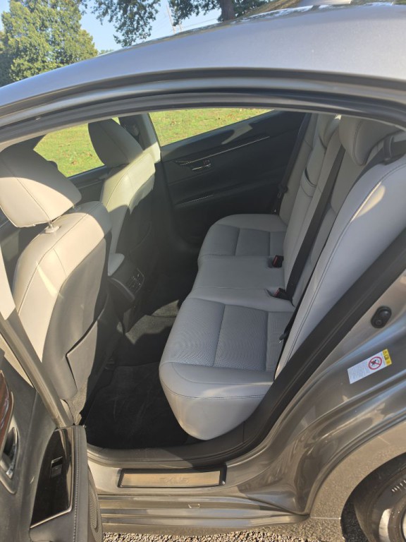 2017 Lexus ES Image 11