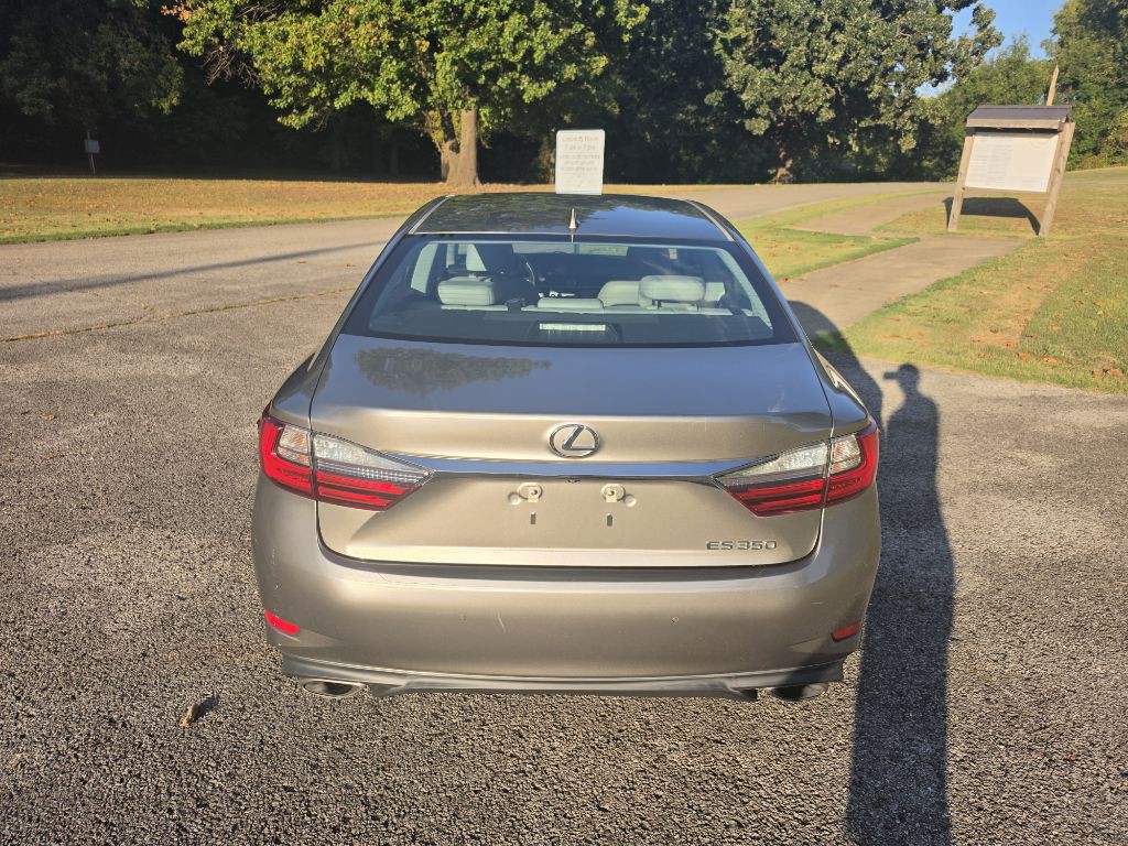2017 Lexus ES Image 12