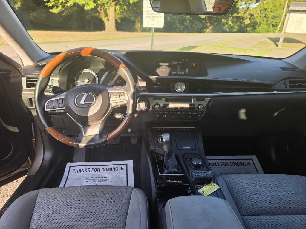 2017 Lexus ES Image 13