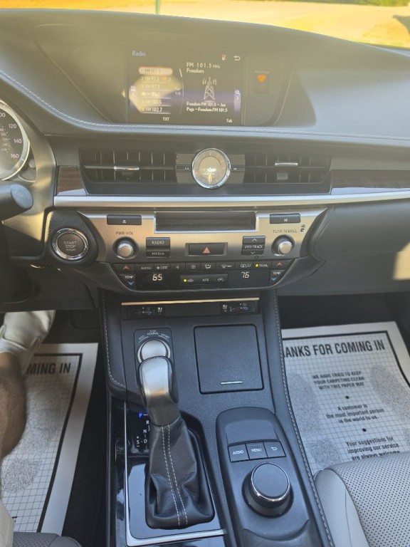 2017 Lexus ES Image 15