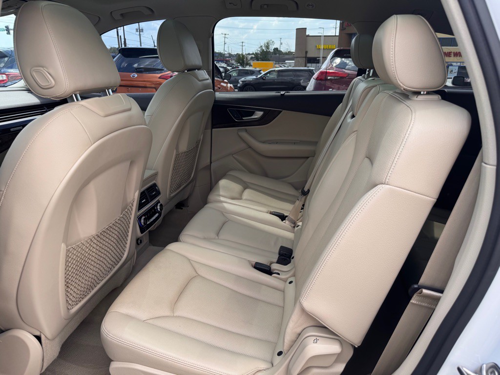 2018 Audi Q7 Image 11