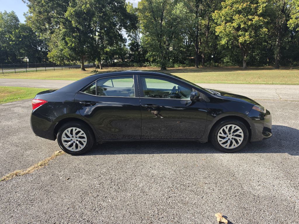 2017 Toyota Corolla Image 1