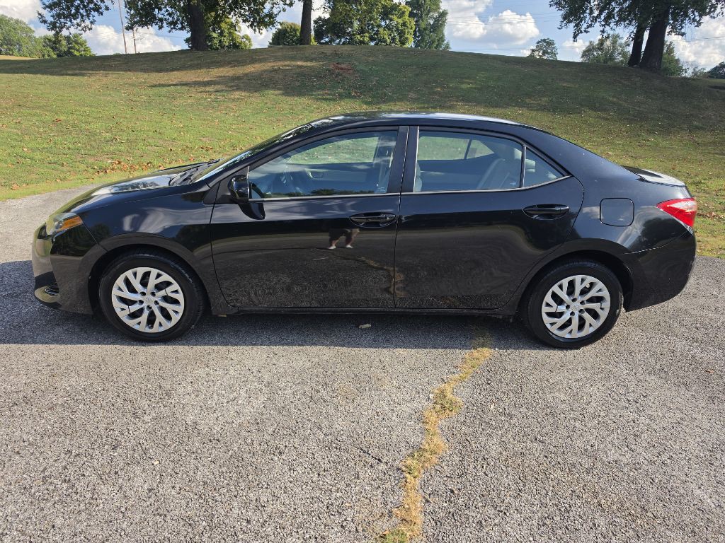 2017 Toyota Corolla Image 2
