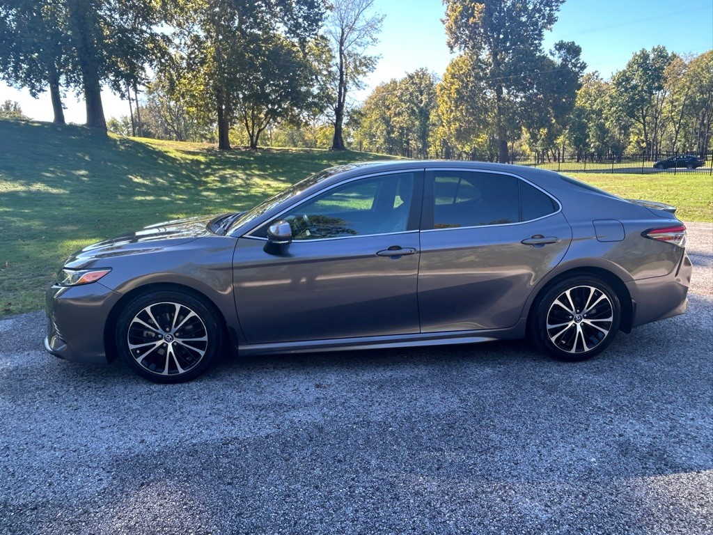 2018 Toyota Camry Image 2