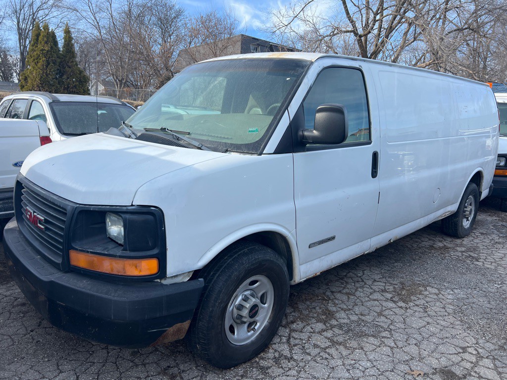2004 GMC Savana Image 1