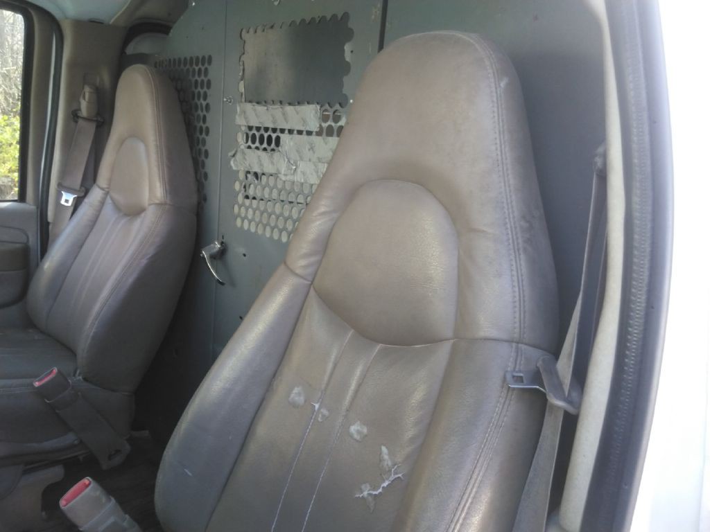 2004 GMC Savana Image 2