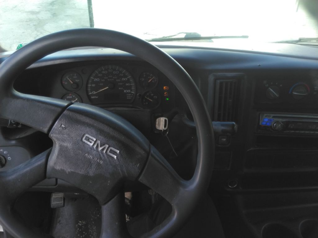 2004 GMC Savana Image 5