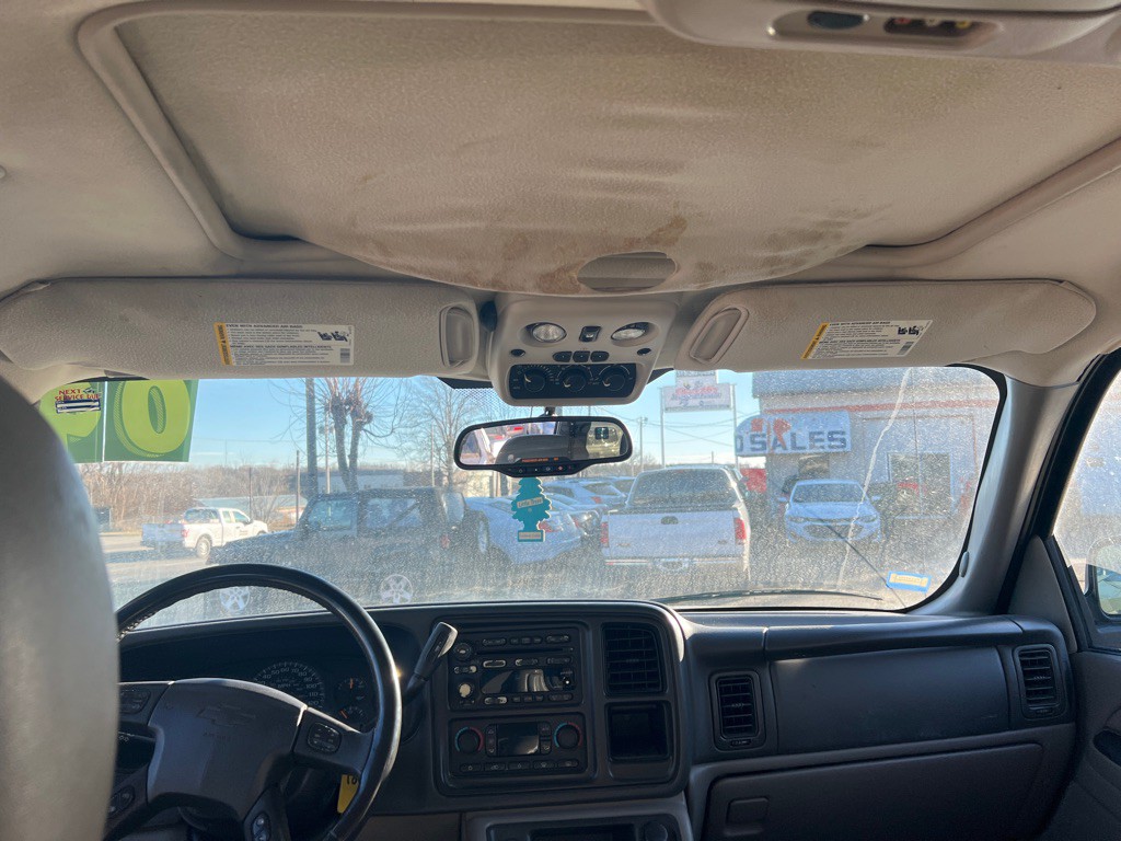 2004 Chevrolet Suburban Image 13