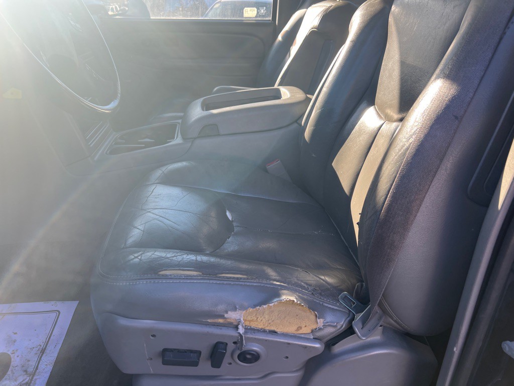 2004 Chevrolet Suburban Image 14