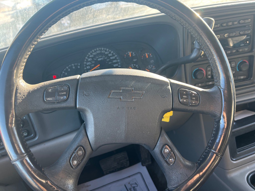 2004 Chevrolet Suburban Image 16