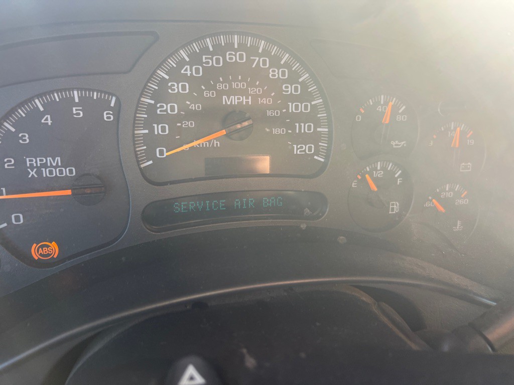 2004 Chevrolet Suburban Image 17