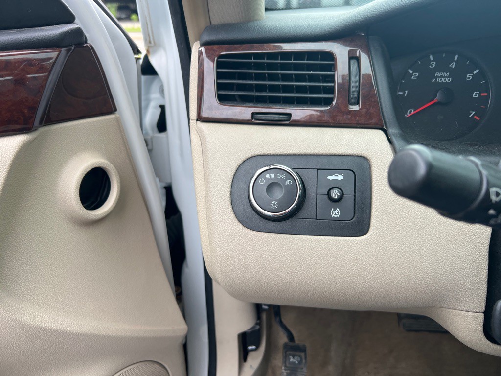 2011 Chevrolet Impala Image 12