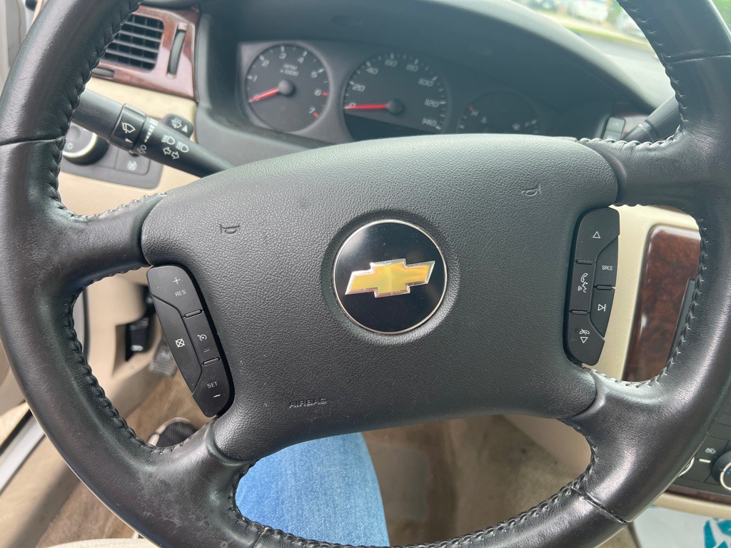 2011 Chevrolet Impala Image 14