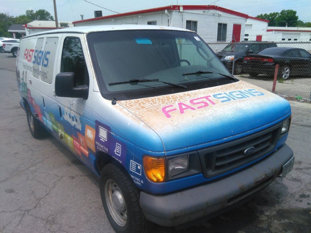 2005 Ford Econoline Image 1