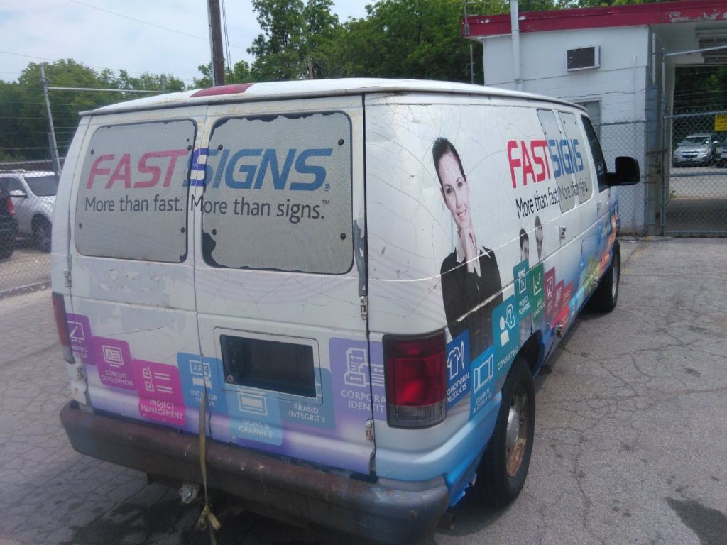 2005 Ford Econoline Image 4