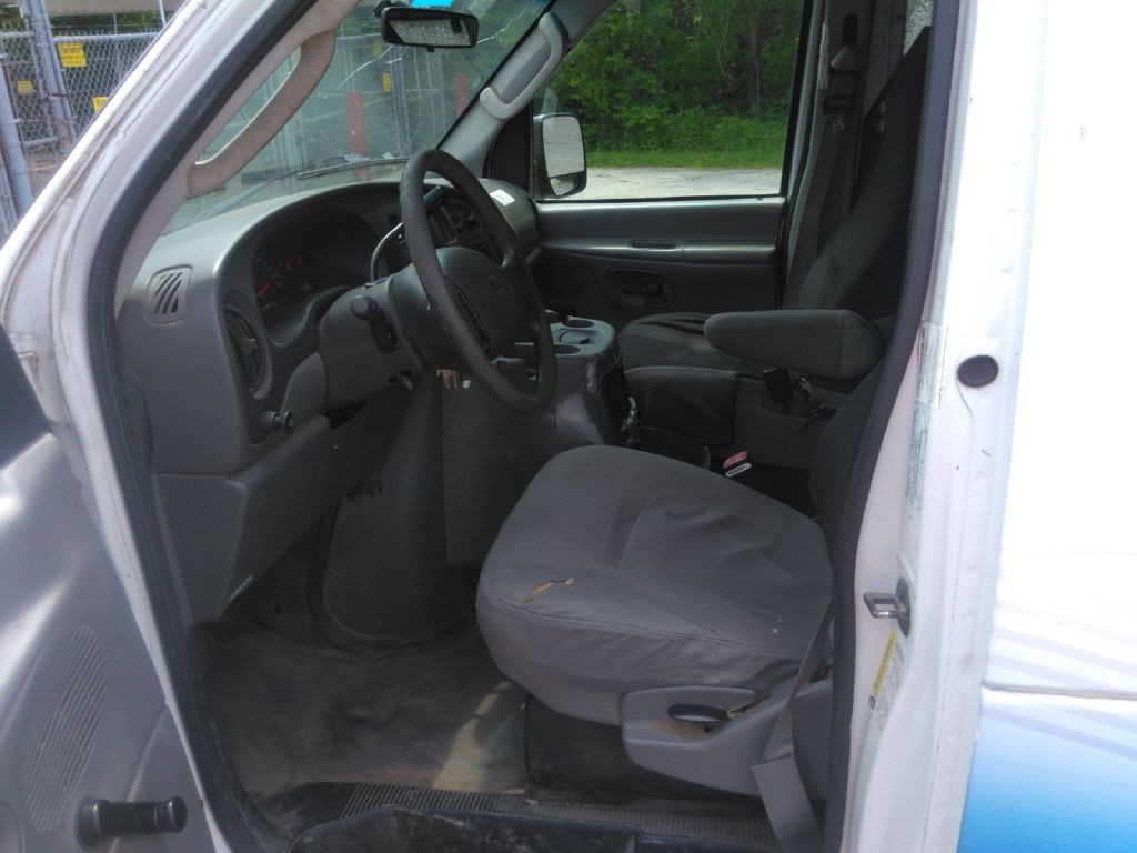 2005 Ford Econoline Image 5