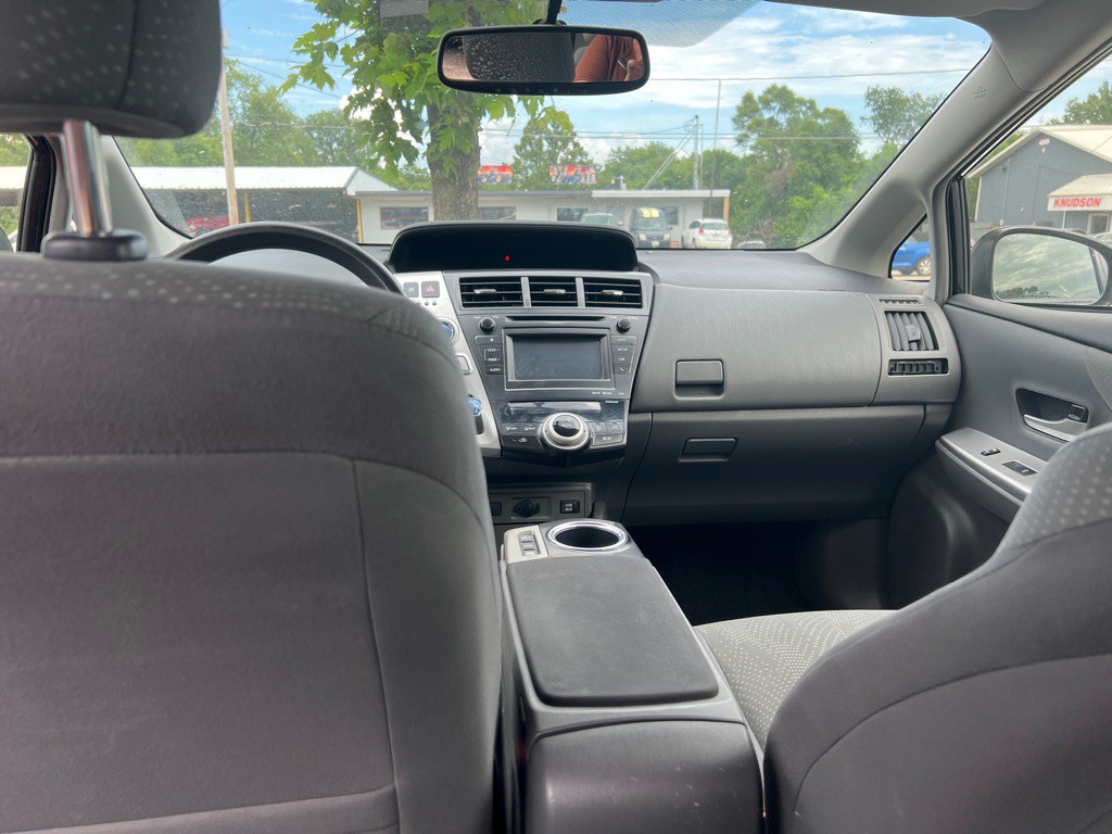 2014 Toyota Prius Image 12