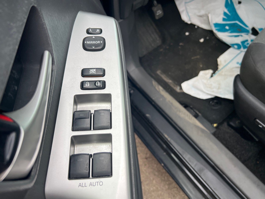 2014 Toyota Prius Image 15