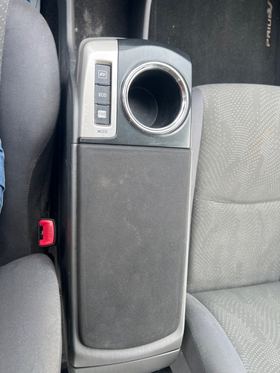 2014 Toyota Prius Image 25