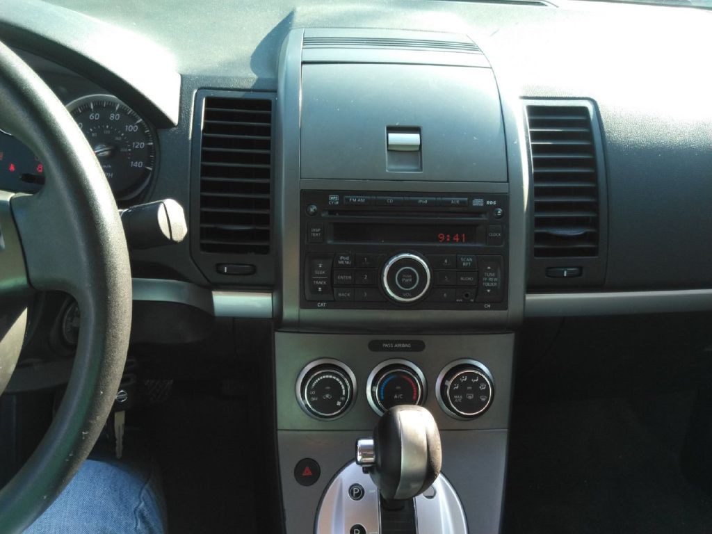 2010 Nissan Sentra Image 7
