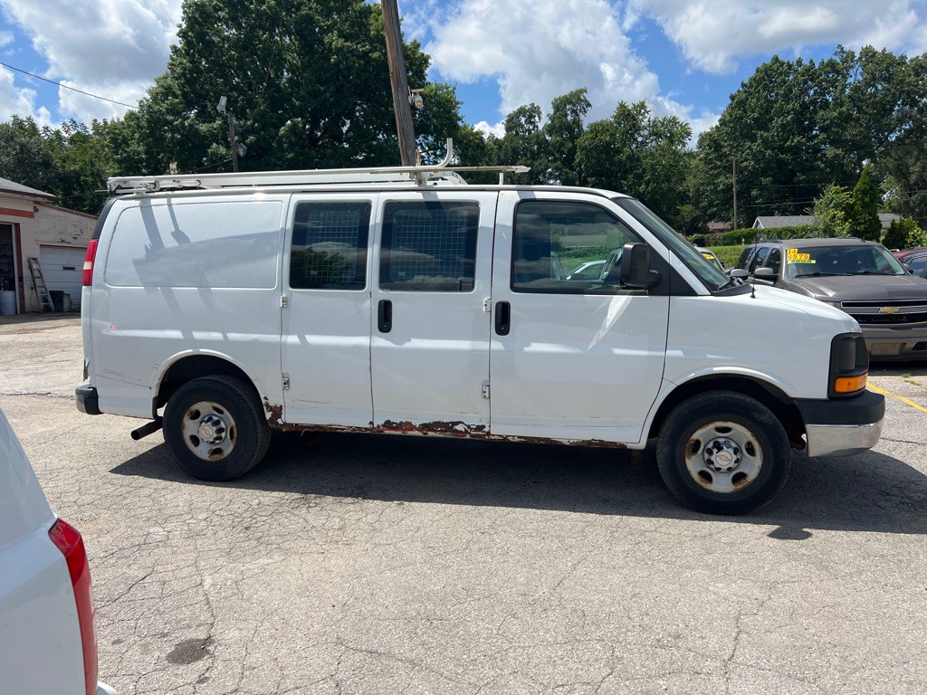 2012 Chevrolet Express Image 4