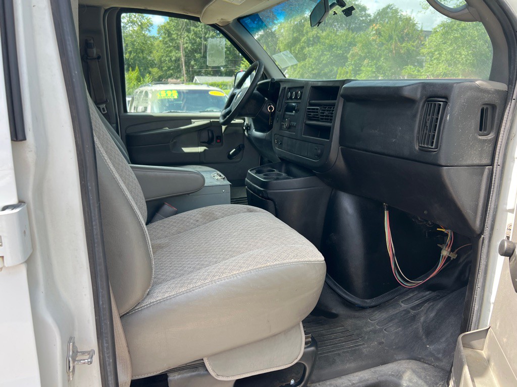 2012 Chevrolet Express Image 11