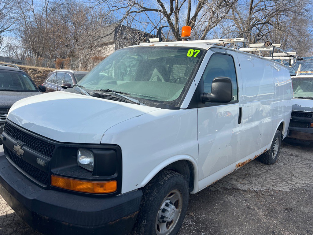 2007 Chevrolet Express Image 1