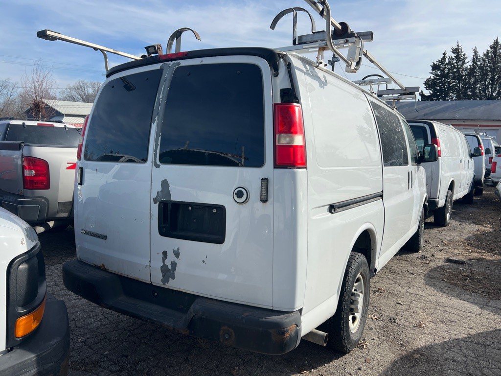 2007 Chevrolet Express Image 11