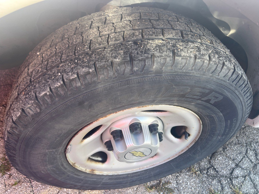 2014 Chevrolet Express Image 3