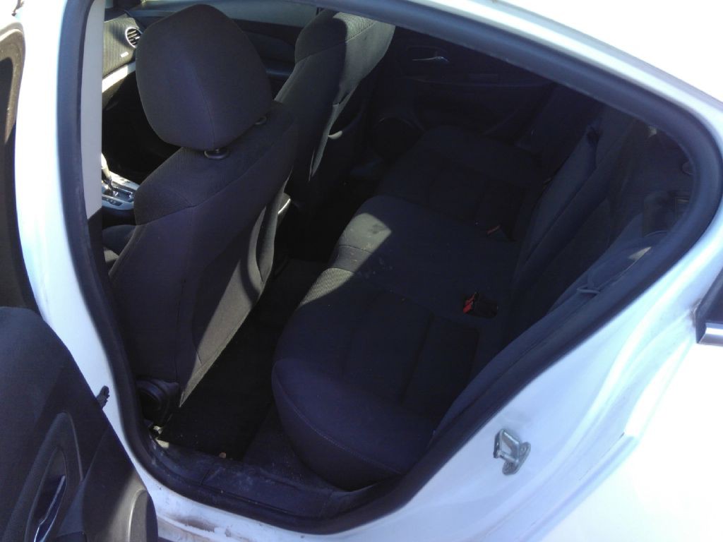 2012 Chevrolet Cruze Image 2