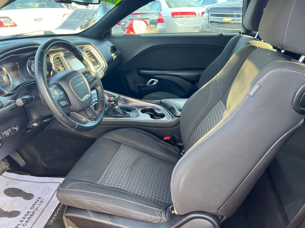 2015 Dodge Challenger Image 11