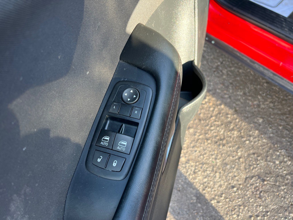 2015 Dodge Challenger Image 12