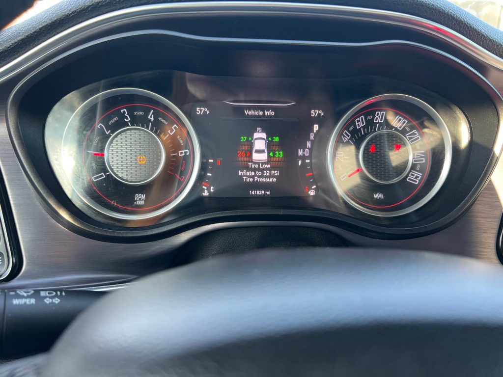 2015 Dodge Challenger Image 14