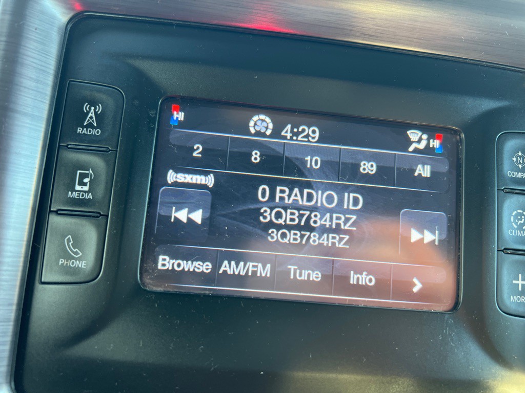 2015 Dodge Challenger Image 16