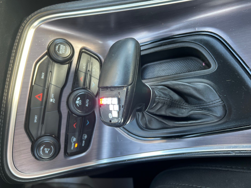 2015 Dodge Challenger Image 17