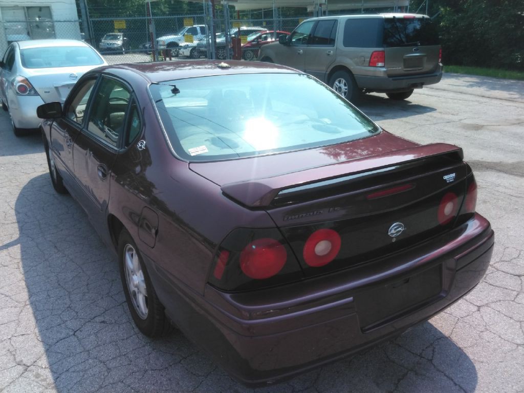 2004 Chevrolet Impala Image 2