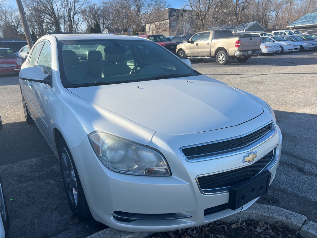 2010 Chevrolet Malibu Image 1