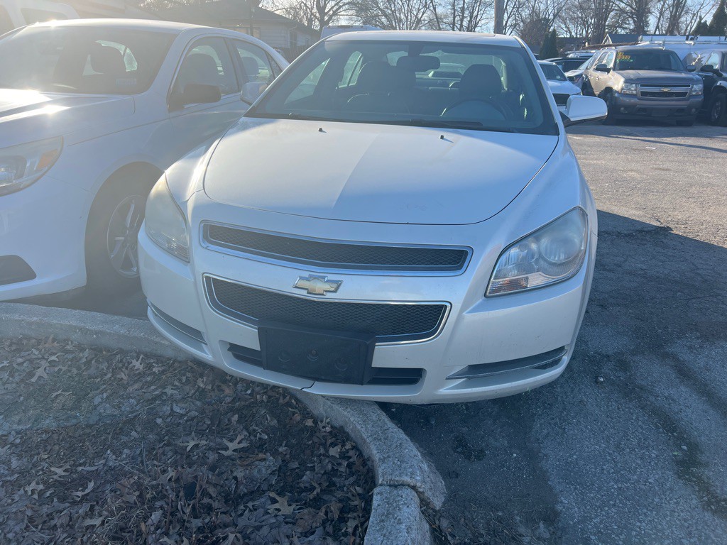 2010 Chevrolet Malibu Image 2