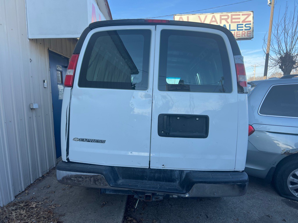 2020 Chevrolet Express Image 3